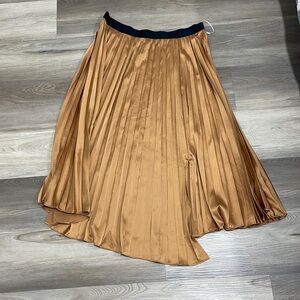 Pleated skirt